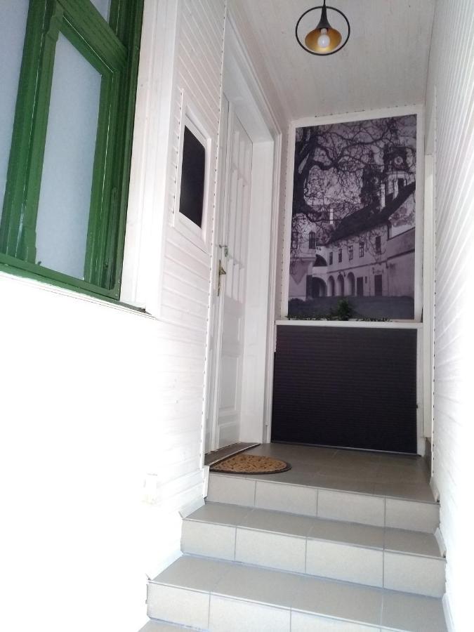 Jade Vendeghaz Apartment Papa Exterior photo